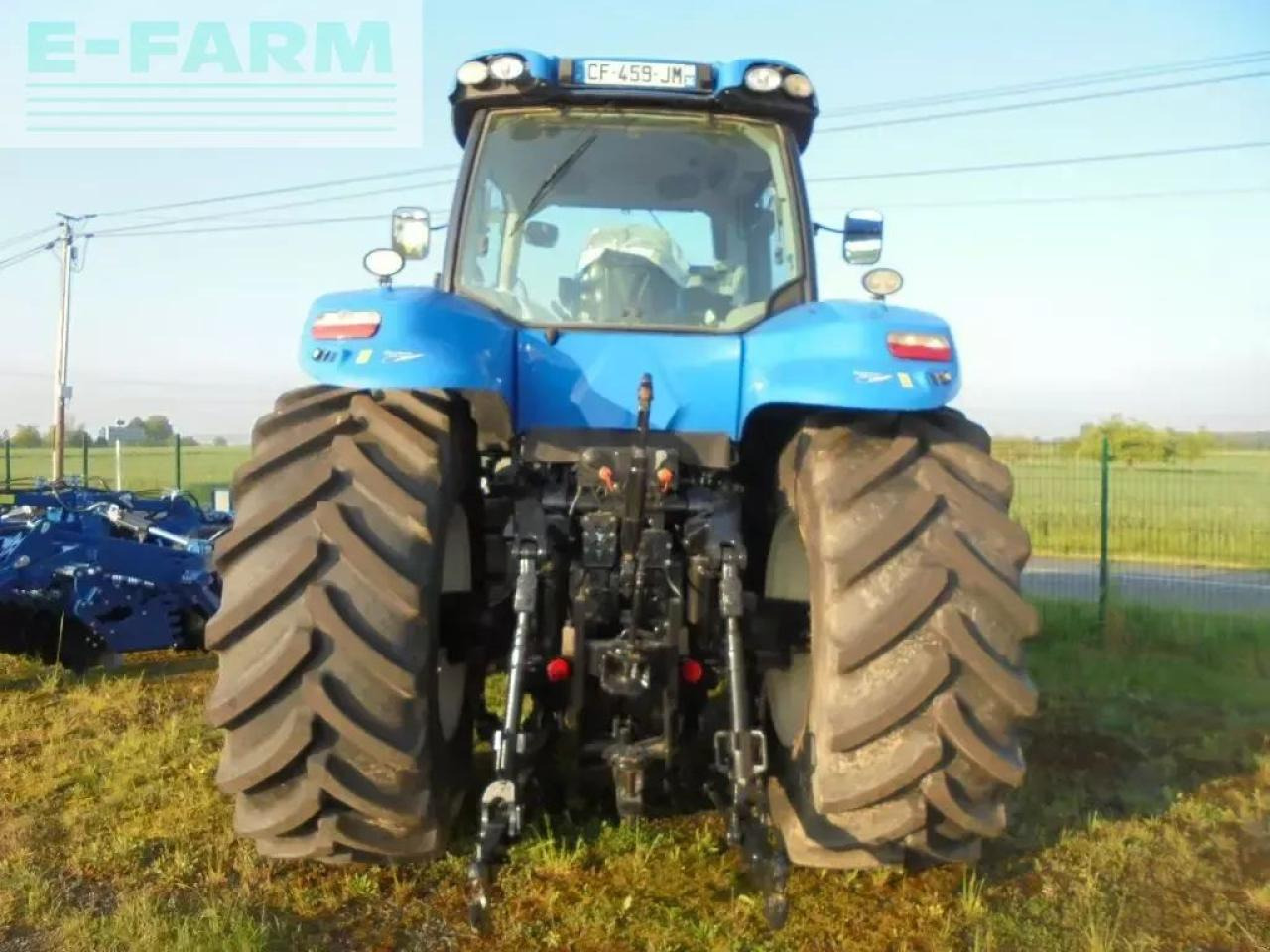 New Holland t8.330 - Traktor: bilde 3 New Holland t8.330 - Traktor: bilde 3