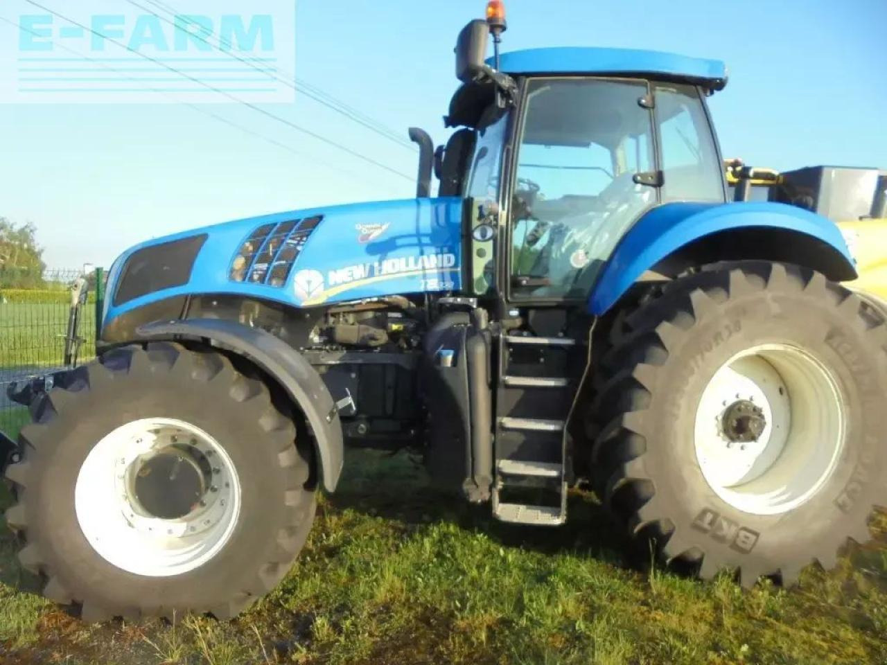 New Holland t8.330 - Traktor: bilde 1 New Holland t8.330 - Traktor: bilde 1