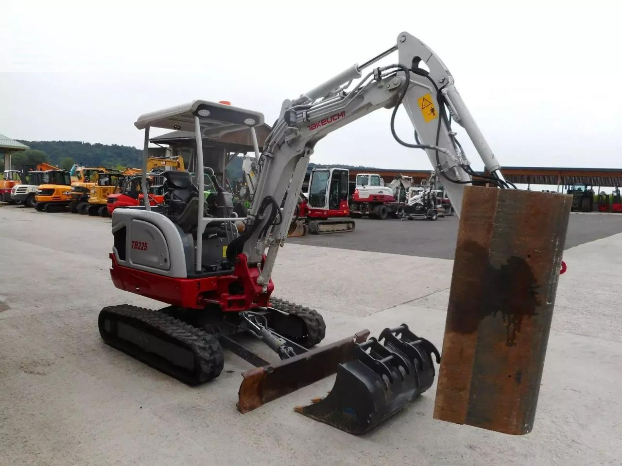 Takeuchi tb 225 mit powertilt + 3 löffel ( service neu ) - Minigraver: bilde 5 Takeuchi tb 225 mit powertilt + 3 löffel ( service neu ) - Minigraver: bilde 5
