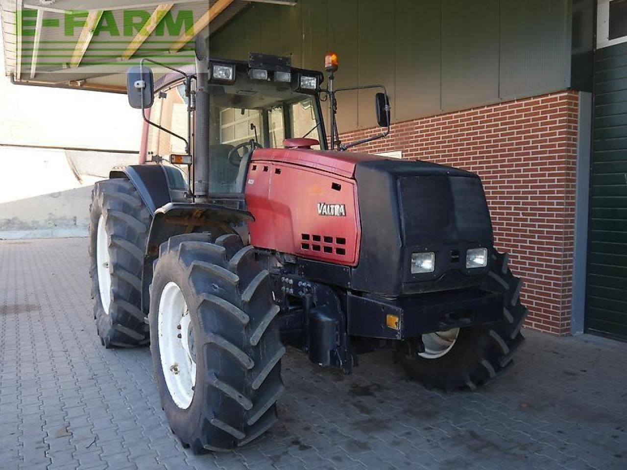 Valtra 8450 - Traktor: bilde 2 Valtra 8450 - Traktor: bilde 2