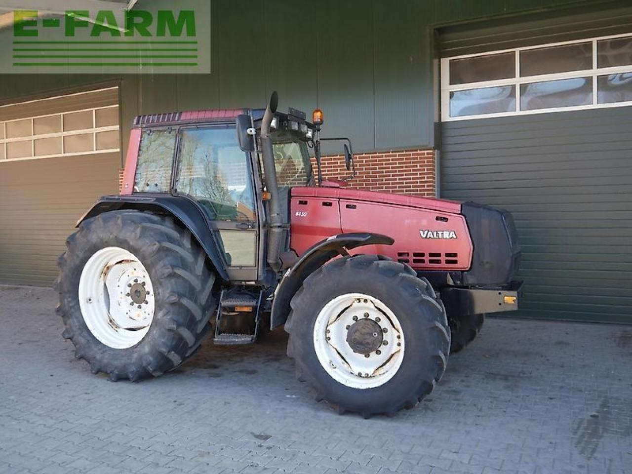 Valtra 8450 - Traktor: bilde 1 Valtra 8450 - Traktor: bilde 1