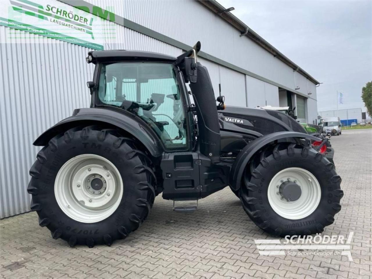 Valtra t 214 d smarttouch + rtk - Traktor: bilde 2 Valtra t 214 d smarttouch + rtk - Traktor: bilde 2