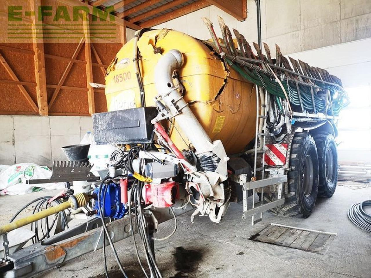 Light 18.500 polyesterfass mit unfallschaden - Gjødselvogn: bilde 1 Light 18.500 polyesterfass mit unfallschaden - Gjødselvogn: bilde 1