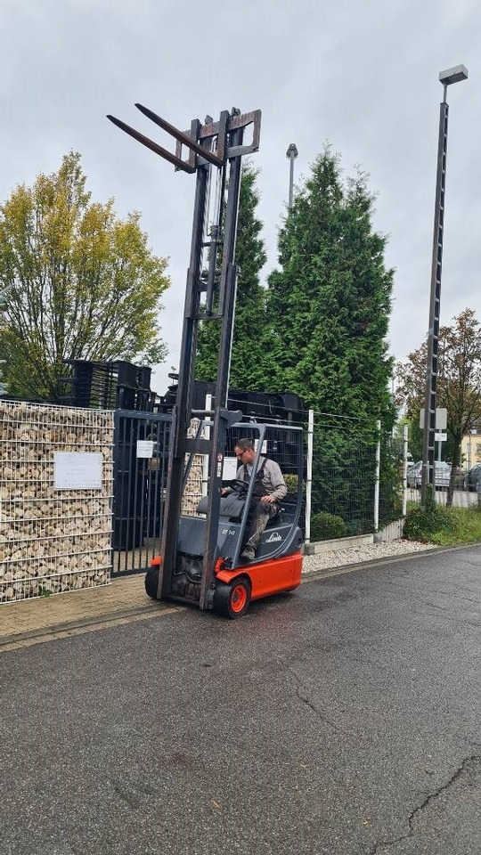 Linde E 14-02, Tripplex bis 4,5 m, Hubkraft 1.400 kg - El-truck: bilde 1 Linde E 14-02, Tripplex bis 4,5 m, Hubkraft 1.400 kg - El-truck: bilde 1