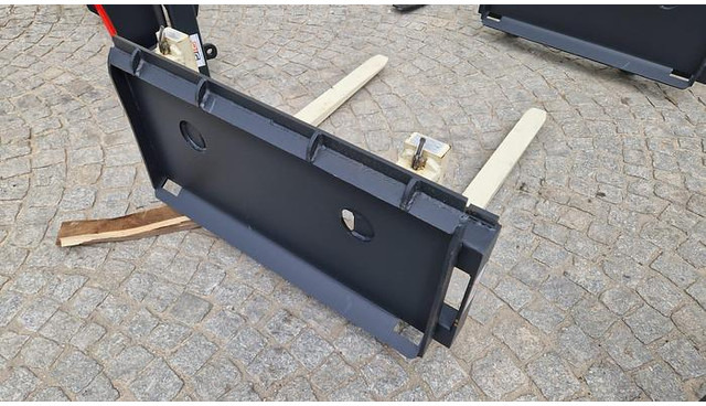 Big Palettengabel 2 t mit Bobcat 90 cm Aufnahme - Gafler for Materialhåndteringsutstyr: bilde 2 Big Palettengabel 2 t mit Bobcat 90 cm Aufnahme - Gafler for Materialhåndteringsutstyr: bilde 2