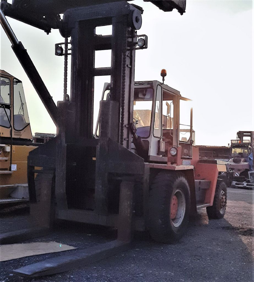 Kalmar DC18-1200 - Dieseltruck: bilde 3 Kalmar DC18-1200 - Dieseltruck: bilde 3