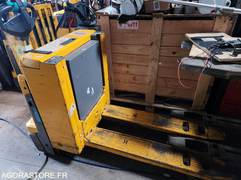 2 TRANSPALETTES ELECTRIQUE A LEVEE INITIALE 24V 150Ah CHARGEUR EMBARQUE DE 2019 - Lavtløftende truck: bilde 4 2 TRANSPALETTES ELECTRIQUE A LEVEE INITIALE 24V 150Ah CHARGEUR EMBARQUE DE 2019 - Lavtløftende truck: bilde 4
