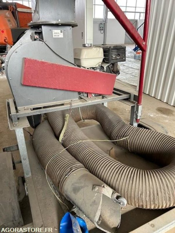 ASPIRATEUR A FEUILLES MORGNIEUX SUR REMORQUE ECIM - Hageutstyr: bilde 3 ASPIRATEUR A FEUILLES MORGNIEUX SUR REMORQUE ECIM - Hageutstyr: bilde 3