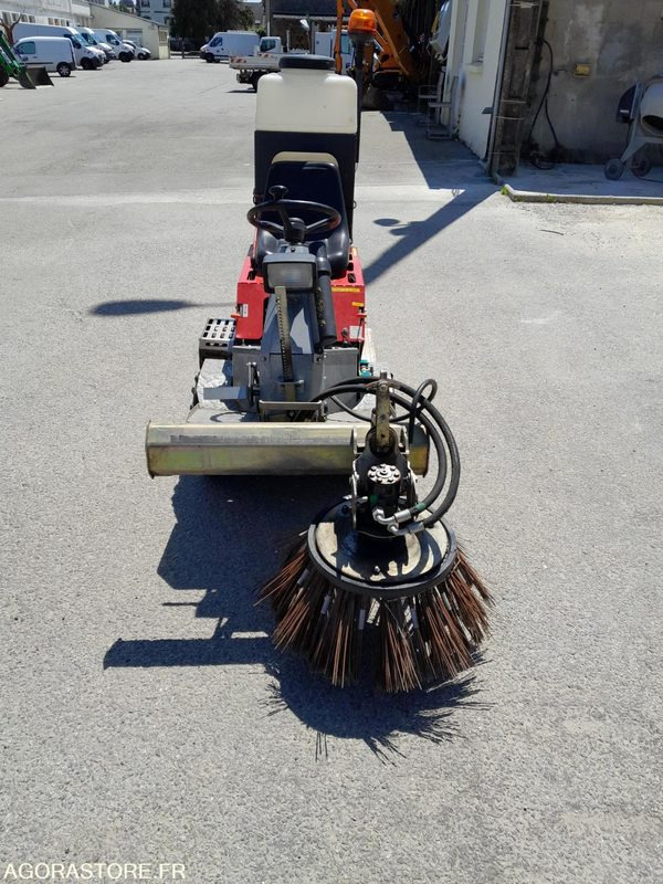 Balayeuse désherbeur désherbeuse automotrice pour désherbage trottoirs Cochet - Hageutstyr: bilde 2 Balayeuse désherbeur désherbeuse automotrice pour désherbage trottoirs Cochet - Hageutstyr: bilde 2