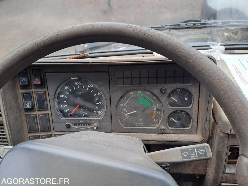 CAMIONNETTTE PLATEAU IVECO DAILY Haras de Pompadour (19) ne démarre pas - Varebil med tipp: bilde 4 CAMIONNETTTE PLATEAU IVECO DAILY Haras de Pompadour (19) ne démarre pas - Varebil med tipp: bilde 4