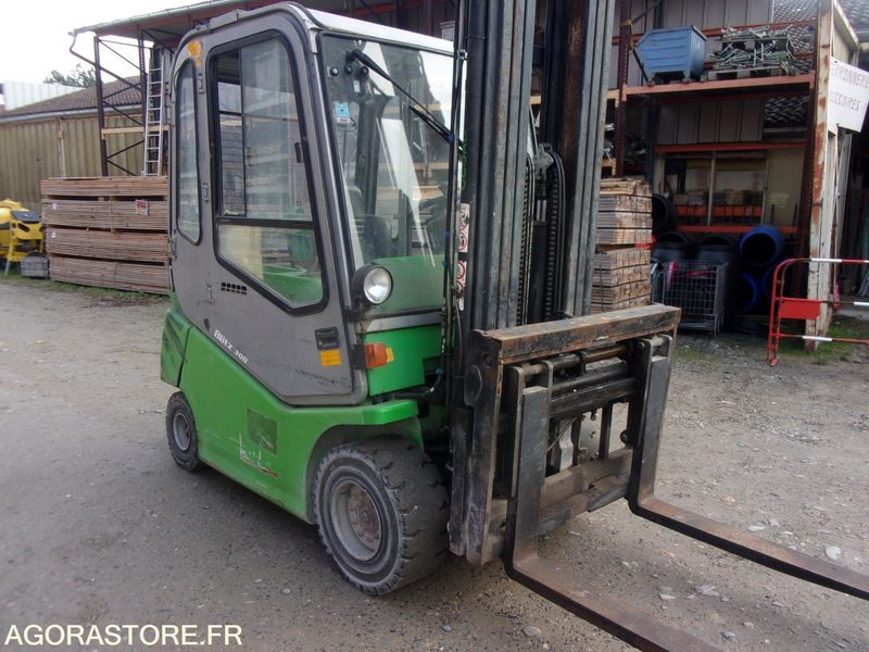 CHARIOT ÉLÉVATEUR 3 TONNES POSITIONNEUR DE FOURCHES ELECTRIQUE CESAB - El-truck: bilde 1 CHARIOT ÉLÉVATEUR 3 TONNES POSITIONNEUR DE FOURCHES ELECTRIQUE CESAB - El-truck: bilde 1