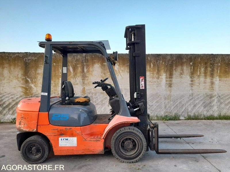 CHARIOT ELEVATEUR TOYOTA 627FDF25 - 2000 - Dieseltruck: bilde 2 CHARIOT ELEVATEUR TOYOTA 627FDF25 - 2000 - Dieseltruck: bilde 2