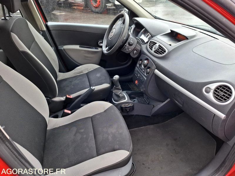 CLIO 1.5 dCi 75 - CK250YX - Personenbil: bilde 5 CLIO 1.5 dCi 75 - CK250YX - Personenbil: bilde 5