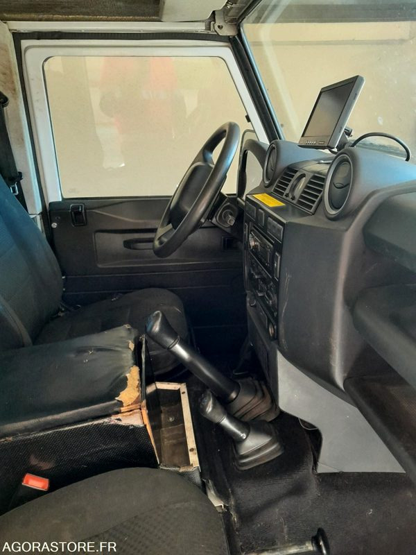 Camion hydrocureur LAND ROVER Defender - 2014 / 142 462 KM - Pickup: bilde 4 Camion hydrocureur LAND ROVER Defender - 2014 / 142 462 KM - Pickup: bilde 4