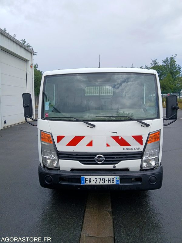 Camion plateau Nissan - 2008 - 230.040 km - Varebil med tipp: bilde 3 Camion plateau Nissan - 2008 - 230.040 km - Varebil med tipp: bilde 3