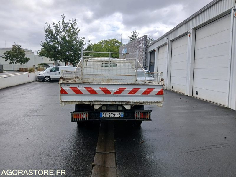 Camion plateau Nissan - 2008 - 230.040 km - Varebil med tipp: bilde 4 Camion plateau Nissan - 2008 - 230.040 km - Varebil med tipp: bilde 4