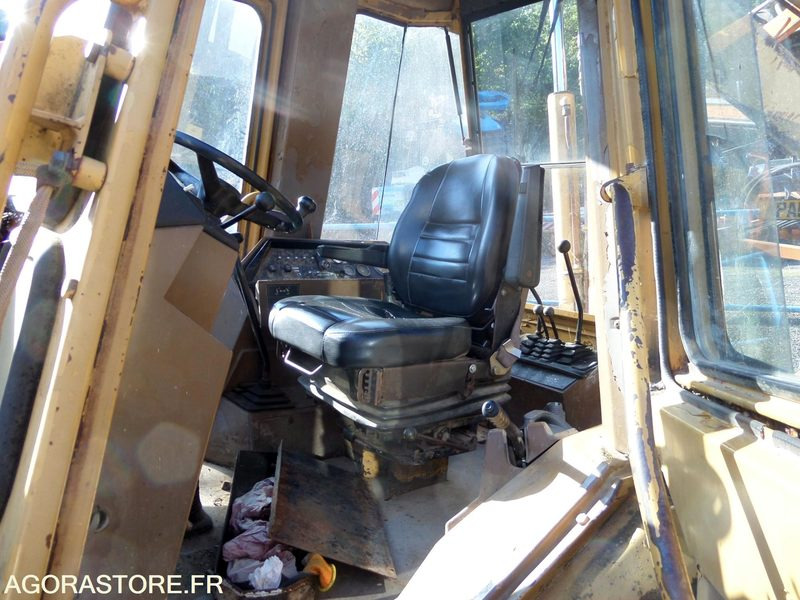 Chargeuse pelleteuse caterpillar 428 -1992- 13000h (N2TRPL) - Traktorgraver: bilde 4 Chargeuse pelleteuse caterpillar 428 -1992- 13000h (N2TRPL) - Traktorgraver: bilde 4