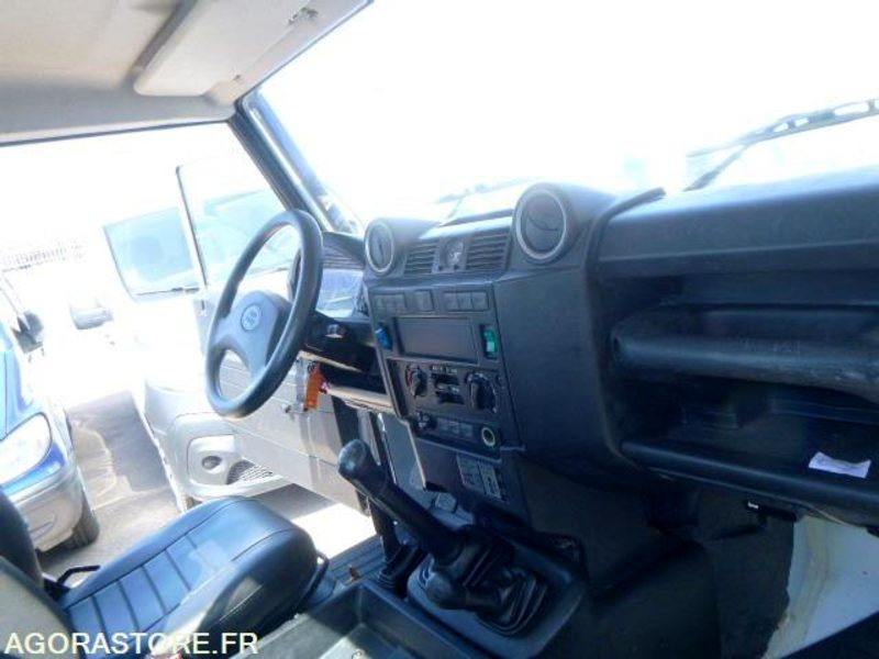 DEFENDER -Land Rover - 2011 - 131930km - 122ch - BON ETAT - SUV: bilde 4 DEFENDER -Land Rover - 2011 - 131930km - 122ch - BON ETAT - SUV: bilde 4