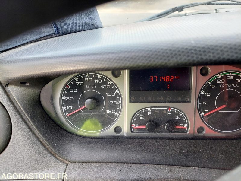 FOURGON IVECO AVEC GROUPE HP 371482 KMS / BC273MB (VENTE EXPORT UNIQUEMENT) - Kassebil: bilde 4 FOURGON IVECO AVEC GROUPE HP 371482 KMS / BC273MB (VENTE EXPORT UNIQUEMENT) - Kassebil: bilde 4