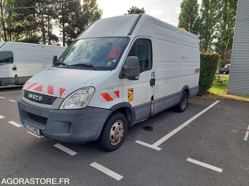 FOURGON IVECO AVEC GROUPE HP 371482 KMS / BC273MB (VENTE EXPORT UNIQUEMENT) - Kassebil: bilde 2 FOURGON IVECO AVEC GROUPE HP 371482 KMS / BC273MB (VENTE EXPORT UNIQUEMENT) - Kassebil: bilde 2