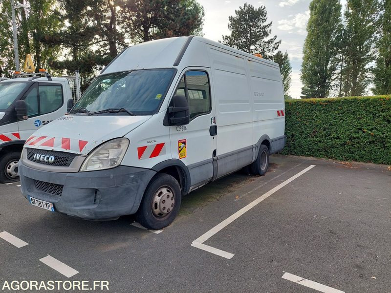 FOURGON IVECO AVEC GROUPE HP / AX781YP (VENTE EXPORT UNIQUEMENT) - Kassebil: bilde 1 FOURGON IVECO AVEC GROUPE HP / AX781YP (VENTE EXPORT UNIQUEMENT) - Kassebil: bilde 1
