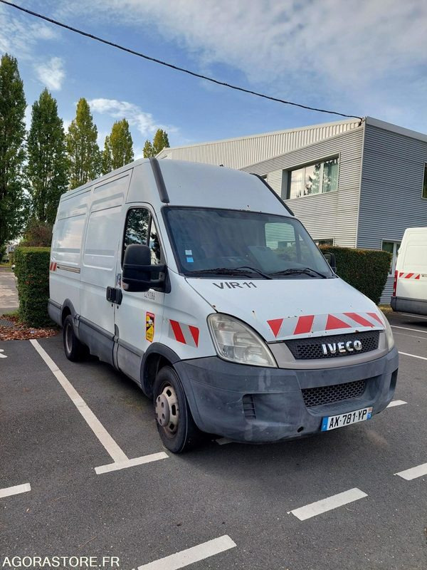 FOURGON IVECO AVEC GROUPE HP / AX781YP (VENTE EXPORT UNIQUEMENT) - Kassebil: bilde 3 FOURGON IVECO AVEC GROUPE HP / AX781YP (VENTE EXPORT UNIQUEMENT) - Kassebil: bilde 3