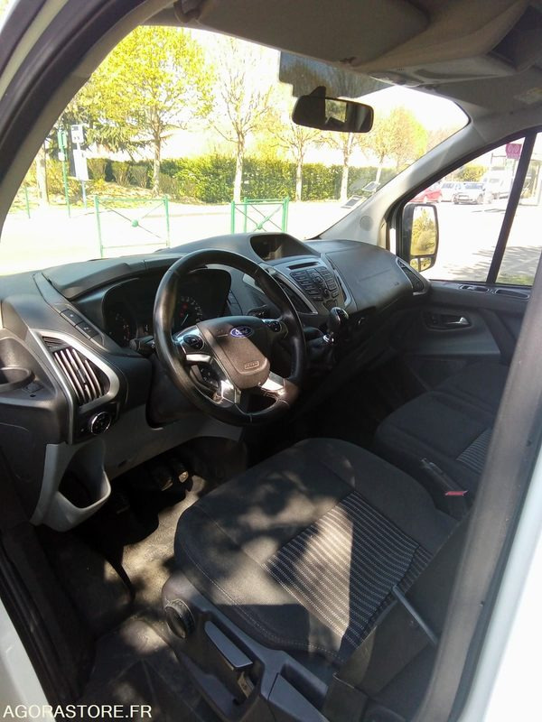 Ford custom kombi. 8 places 215960 - Personenbil: bilde 1 Ford custom kombi. 8 places 215960 - Personenbil: bilde 1