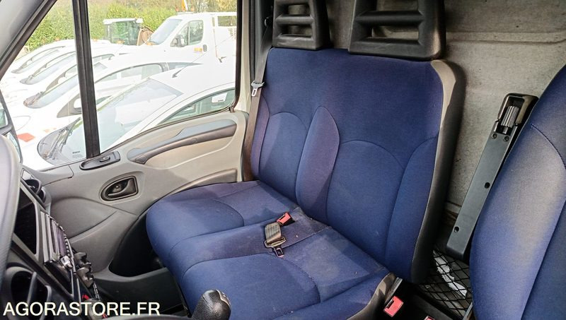 Fourgon Iveco - 2008 - 218304kms - AX499FS - Kassebil: bilde 4 Fourgon Iveco - 2008 - 218304kms - AX499FS - Kassebil: bilde 4