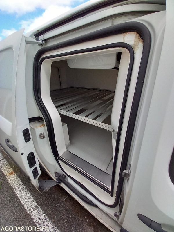 Fourgonnette frigorifique - RENAULT CN607VC - Små varebil: bilde 4 Fourgonnette frigorifique - RENAULT CN607VC - Små varebil: bilde 4