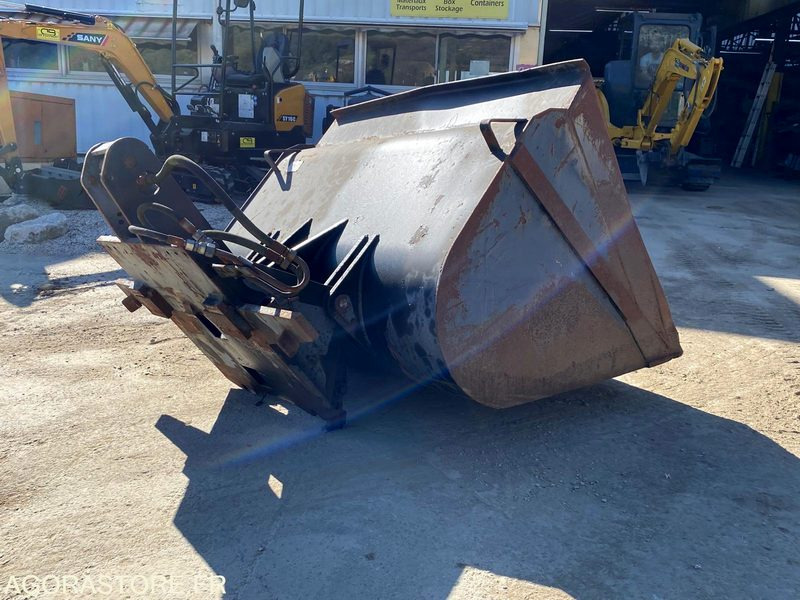 GODET GRAND VOLUME POUR CHARIOT ELEVATEUR - Année 1996 - Anleggsmaskiner: bilde 4 GODET GRAND VOLUME POUR CHARIOT ELEVATEUR - Année 1996 - Anleggsmaskiner: bilde 4