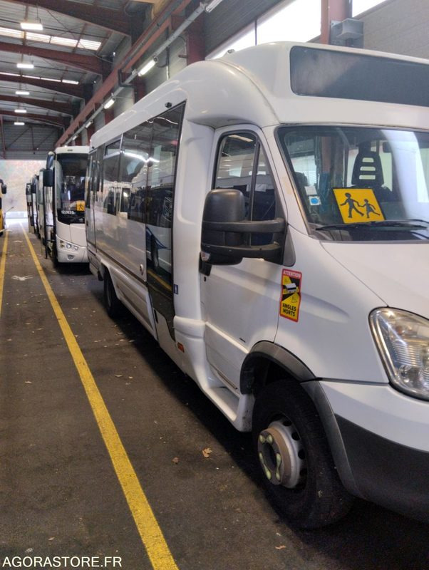 IVECO BUS DAILY N°092045 - Minibuss, Persontransport: bilde 2 IVECO BUS DAILY N°092045 - Minibuss, Persontransport: bilde 2