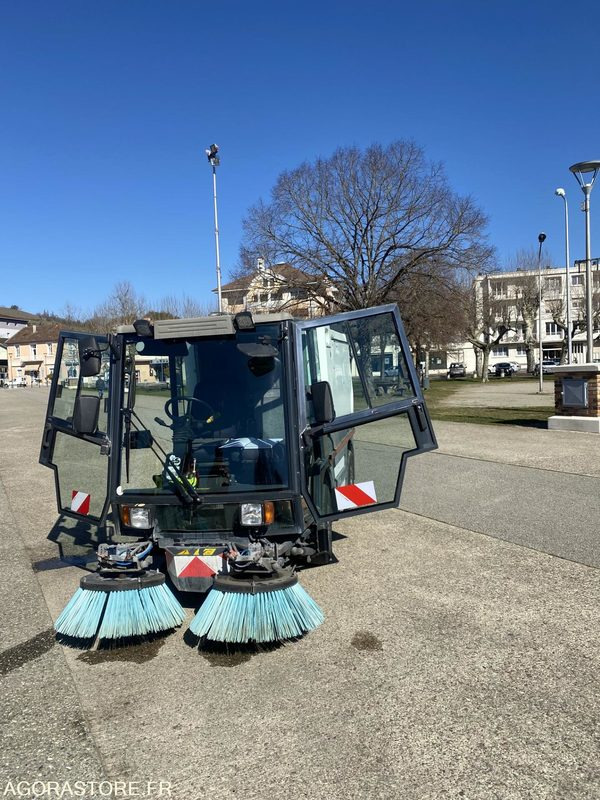 LOT DE DEUX BALAYEUSE SCHMIDT SWINGO 2001 ET 2003 + UNE BALAYEUSE BOSCHUNG 2001 - Feiebil: bilde 5 LOT DE DEUX BALAYEUSE SCHMIDT SWINGO 2001 ET 2003 + UNE BALAYEUSE BOSCHUNG 2001 - Feiebil: bilde 5