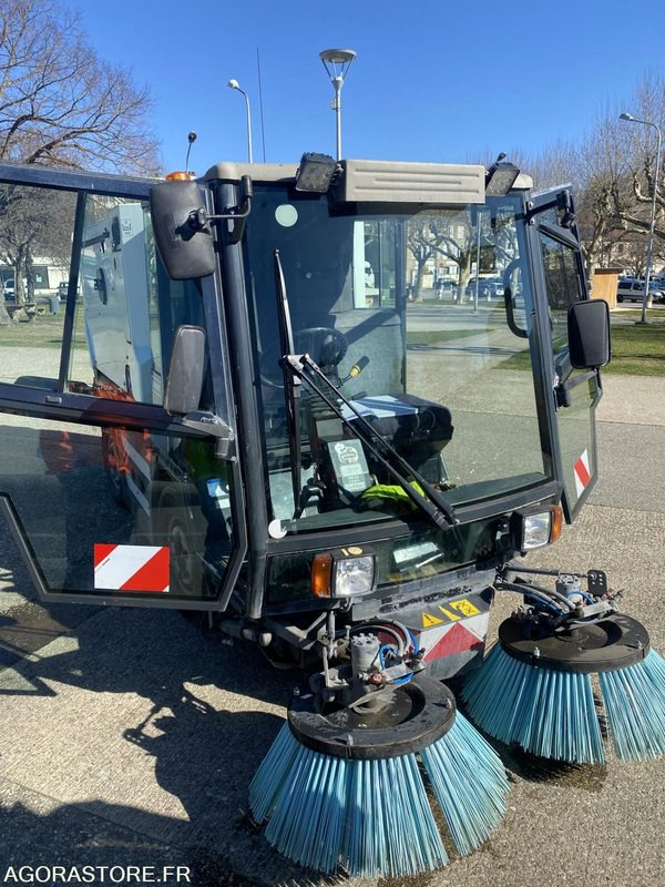 LOT DE DEUX BALAYEUSE SCHMIDT SWINGO 2001 ET 2003 + UNE BALAYEUSE BOSCHUNG 2001 - Feiebil: bilde 2 LOT DE DEUX BALAYEUSE SCHMIDT SWINGO 2001 ET 2003 + UNE BALAYEUSE BOSCHUNG 2001 - Feiebil: bilde 2