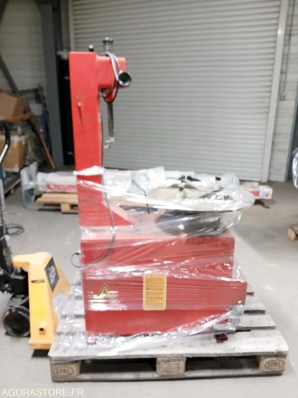 LOT EQUILIBREUSE DE ROUES NW-B966 2013 + MACHINE DEMONTE PNEUS FACOM 1999 - Verktøy/ Utstyr: bilde 1 LOT EQUILIBREUSE DE ROUES NW-B966 2013 + MACHINE DEMONTE PNEUS FACOM 1999 - Verktøy/ Utstyr: bilde 1