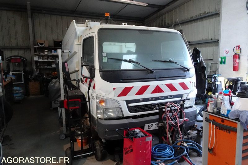 Mitsubishi Fuso Bluetec 5 - Lastebil: bilde 1 Mitsubishi Fuso Bluetec 5 - Lastebil: bilde 1