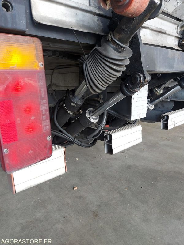 POIDS LOURDS IVECO DAILY FRIGORIFIQUE - 195900 kms - 2005 - Lastebil: bilde 5 POIDS LOURDS IVECO DAILY FRIGORIFIQUE - 195900 kms - 2005 - Lastebil: bilde 5