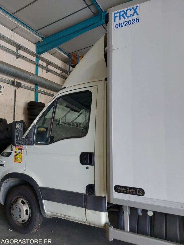 POIDS LOURDS IVECO DAILY FRIGORIFIQUE - 195900 kms - 2005 - Lastebil: bilde 2 POIDS LOURDS IVECO DAILY FRIGORIFIQUE - 195900 kms - 2005 - Lastebil: bilde 2