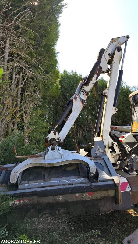 Lot Renault - Tracteur ergos 446 Roto 209 - 2009 et FAUCHEUSE NOREMAT VISIOBRA - Traktor: bilde 3 Lot Renault - Tracteur ergos 446 Roto 209 - 2009 et FAUCHEUSE NOREMAT VISIOBRA - Traktor: bilde 3