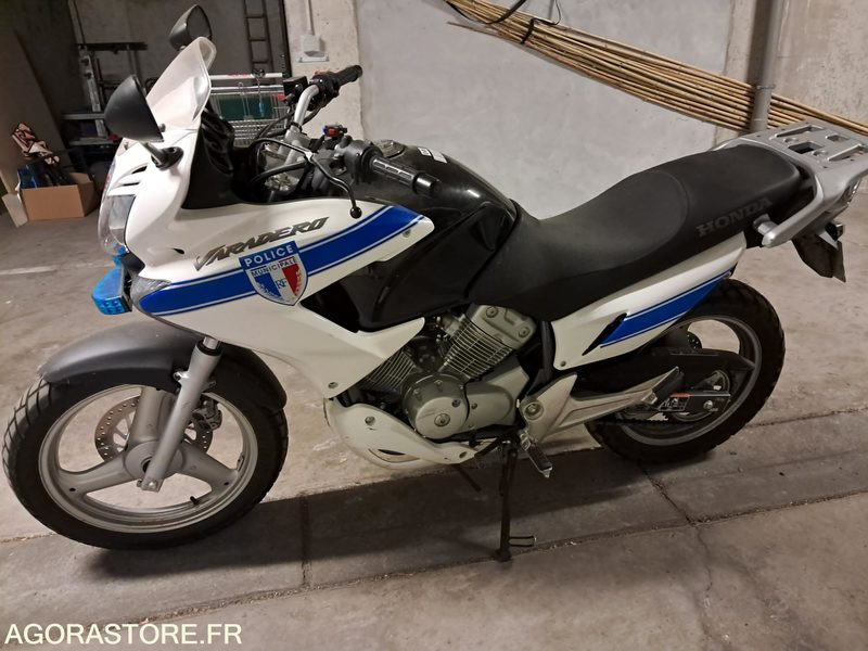 MOTO HONDA VARADERO 125 - Motorsykkel: bilde 1 MOTO HONDA VARADERO 125 - Motorsykkel: bilde 1