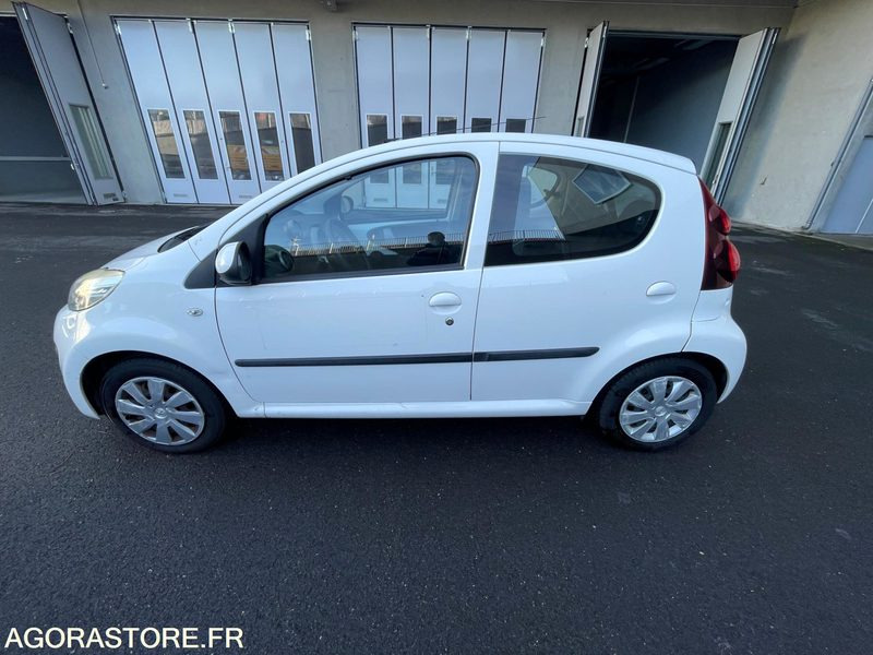 PEUGEOT 107 CZ-774-XE - Personenbil: bilde 2 PEUGEOT 107 CZ-774-XE - Personenbil: bilde 2