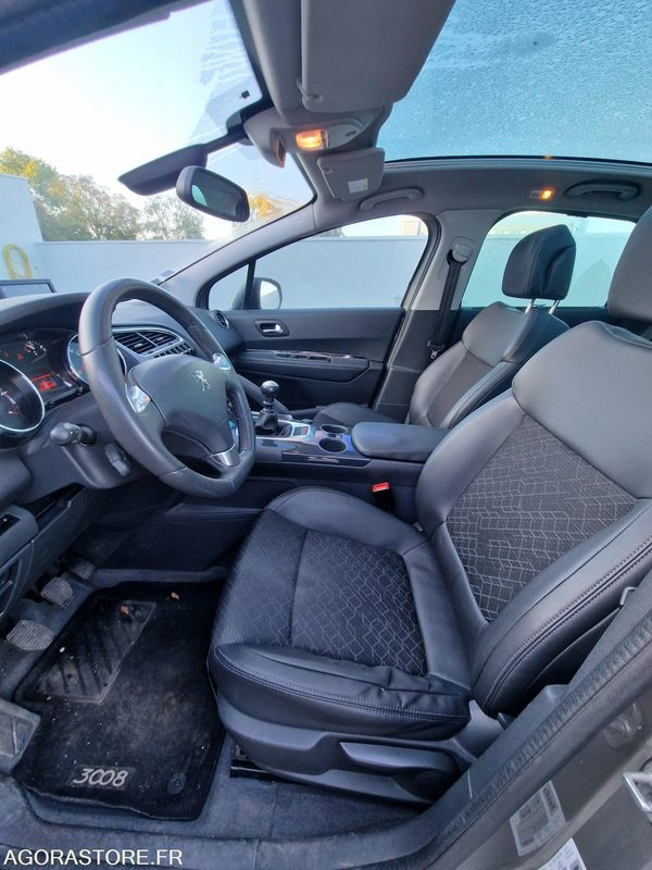 Personenbil PEUGEOT 3008: bilde 17