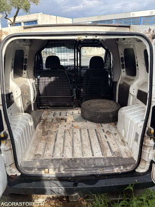 PEUGEOT BIPPER MOTEUR HS 2013 DIESEL 109297KM CP-759-XA N°VIN:VF3AAFHZOD8375606 - Små varebil: bilde 5 PEUGEOT BIPPER MOTEUR HS 2013 DIESEL 109297KM CP-759-XA N°VIN:VF3AAFHZOD8375606 - Små varebil: bilde 5