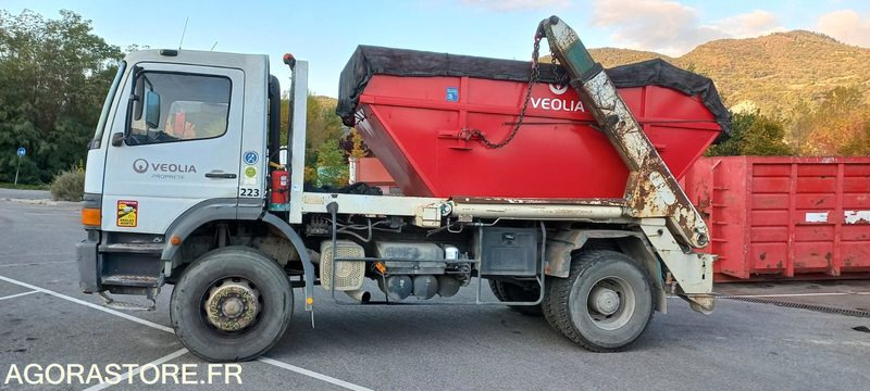 PORTEUR 19T MERCEDES MULTI 339000 km de 1999 (R30223) - Liftdumper lastebil: bilde 1 PORTEUR 19T MERCEDES MULTI 339000 km de 1999 (R30223) - Liftdumper lastebil: bilde 1