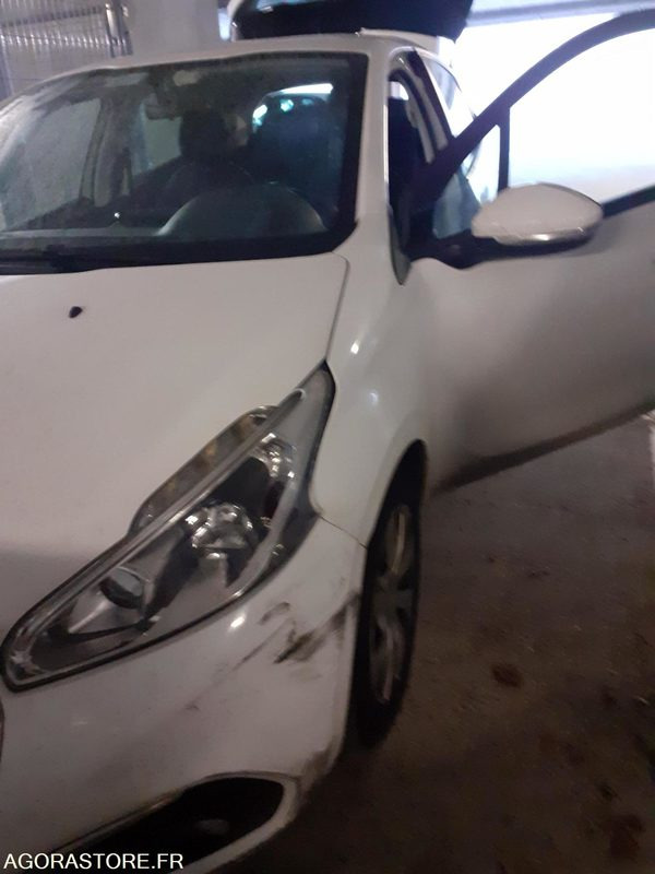 Peugeot 208 - 2015 - 195014kms - Personenbil: bilde 2 Peugeot 208 - 2015 - 195014kms - Personenbil: bilde 2