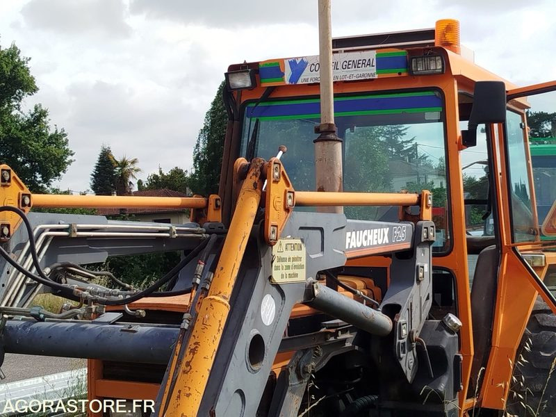 RENAULT 800M - Traktor: bilde 2 RENAULT 800M - Traktor: bilde 2