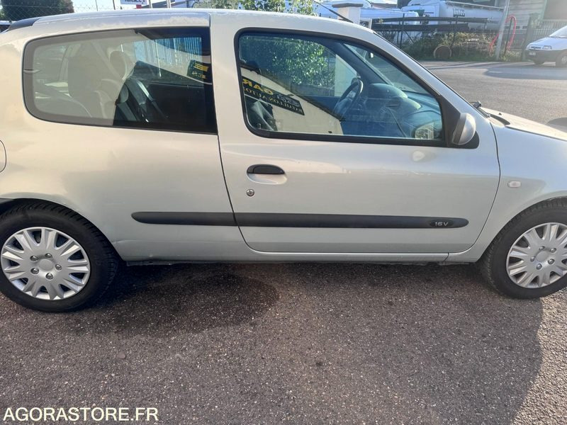 Personenbil RENAULT CLIO 1.6I 110CH - 264830KMS - 1999: bilde 6