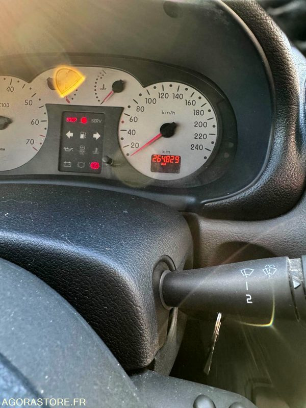 Personenbil RENAULT CLIO 1.6I 110CH - 264830KMS - 1999: bilde 10