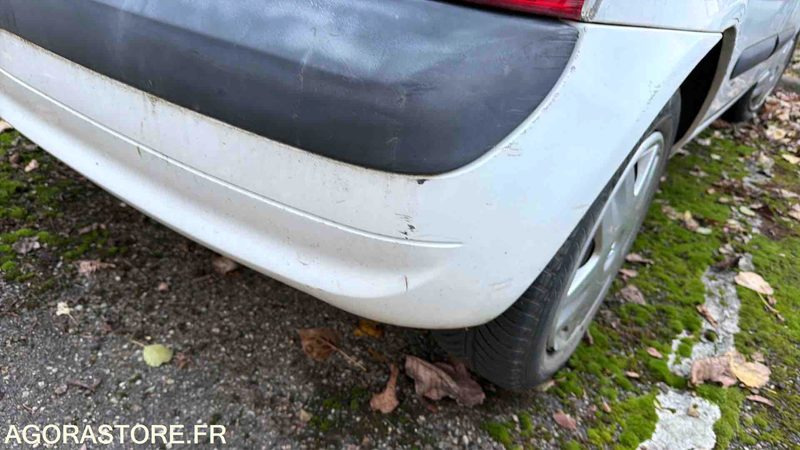 RENAULT CLIO - 2004 - 168530 KM - FX009NA - Personenbil: bilde 3 RENAULT CLIO - 2004 - 168530 KM - FX009NA - Personenbil: bilde 3