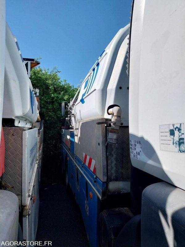 RENAULT Kerax Hydrocureur HUWER 2003 (388535Km) ROULANT EXPORT UNIQUEMENT - Vakuum lastebil: bilde 2 RENAULT Kerax Hydrocureur HUWER 2003 (388535Km) ROULANT EXPORT UNIQUEMENT - Vakuum lastebil: bilde 2