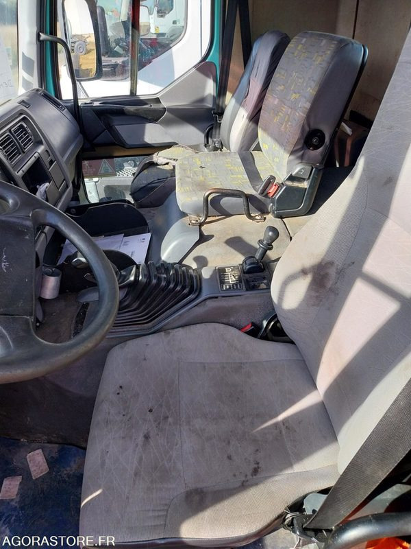RENAULT PREMIUM 300-19 / 2001 / 816 010 km - Chassis lastebil: bilde 5 RENAULT PREMIUM 300-19 / 2001 / 816 010 km - Chassis lastebil: bilde 5